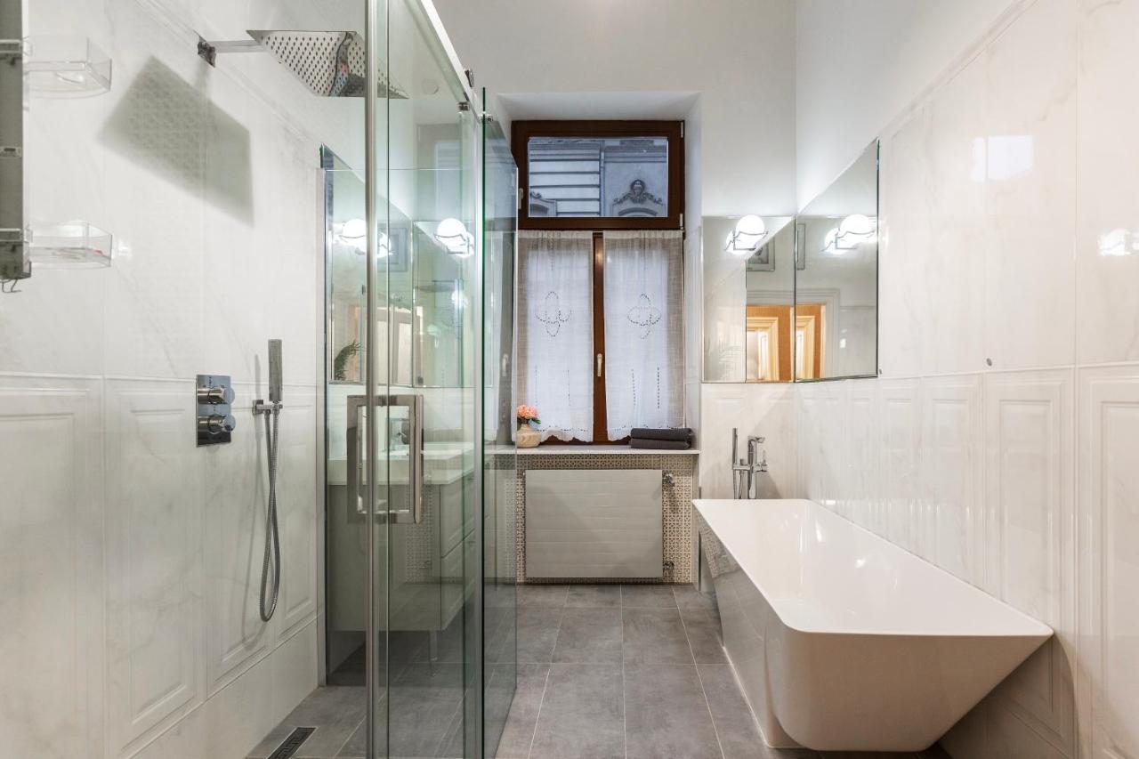 Luxury Apartment With Balcony Next To The New York Cafe Budapest Luaran gambar